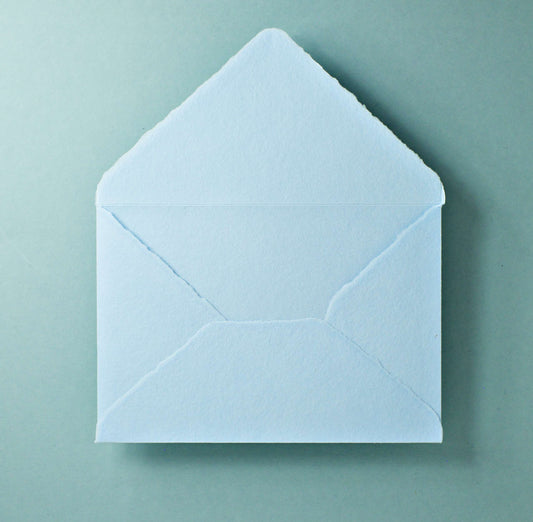 Büttenpapier-Umschlag - B6 - Dreieckslasche - babyblau