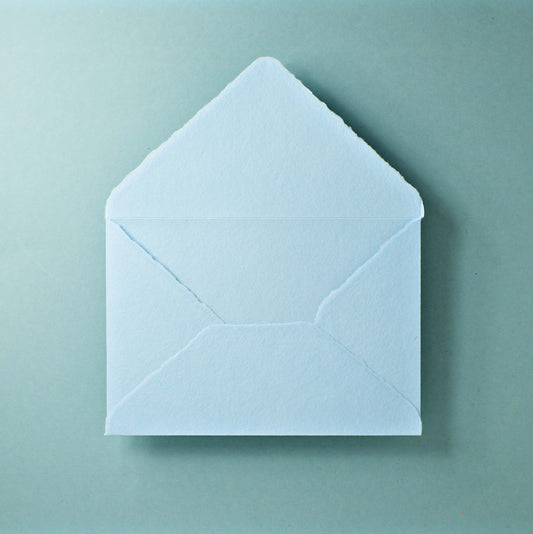 Büttenpapier-Umschlag C6 - Dreieckslasche - babyblau