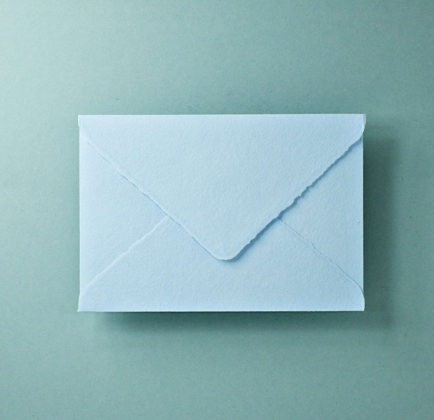 Büttenpapier-Umschlag - B6 - Dreieckslasche  - babyblau